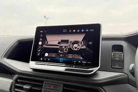 DF75TZJ Volkswagen Crafter CR35 Panel van Commerce Plus LWB 177 PS 2.0 TDI Auto 8sp-MY25/LED's/Camera Thumbnail #18