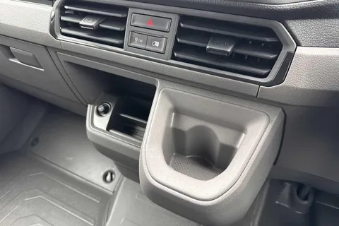 DF75TZJ Volkswagen Crafter CR35 Panel van Commerce Plus LWB 177 PS 2.0 TDI Auto 8sp-MY25/LED's/Camera Thumbnail #19