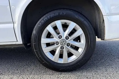 DE74VPL Volkswagen Transporter 2.0 TDI 110 Highline Van Thumbnail #22