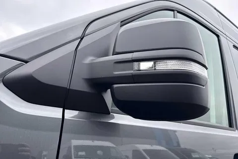 DF75TZJ Volkswagen Crafter CR35 Panel van Commerce Plus LWB 177 PS 2.0 TDI Auto 8sp-MY25/LED's/Camera Thumbnail #26