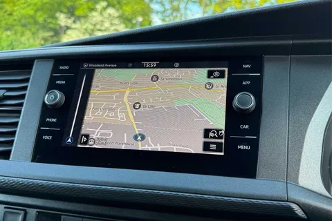 DE74WPW Volkswagen Transporter 2.0 TDI 110 Highline Van Thumbnail #11