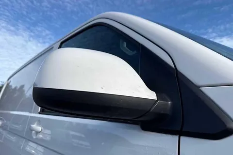 DE74VPL Volkswagen Transporter 2.0 TDI 110 Highline Van Thumbnail #25