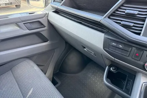 DE74WPW Volkswagen Transporter 2.0 TDI 110 Highline Van Thumbnail #14
