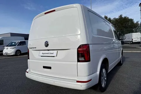 DE74VPL Volkswagen Transporter 2.0 TDI 110 Highline Van Thumbnail #31