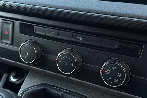 DE74WPW Volkswagen Transporter 2.0 TDI 110 Highline Van Thumbnail #18