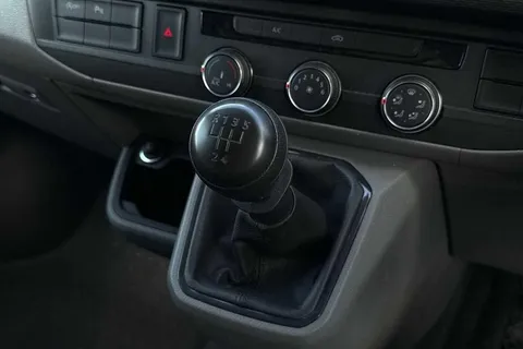 DE74WPW Volkswagen Transporter 2.0 TDI 110 Highline Van Thumbnail #19