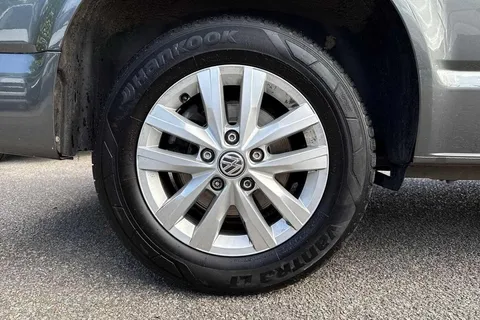 DE74WPW Volkswagen Transporter 2.0 TDI 110 Highline Van Thumbnail #21