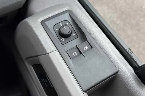 DF75TYY Volkswagen Crafter (Nf) CR35 Panel van Commerce Plus LWB 177 PS 2.0 TDI Auto 8sp-MY25/LED's/Camera Thumbnail #41