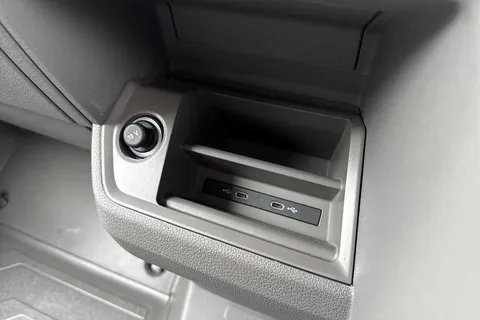 DF75TYY Volkswagen Crafter (Nf) CR35 Panel van Commerce Plus LWB 177 PS 2.0 TDI Auto 8sp-MY25/LED's/Camera Thumbnail #44