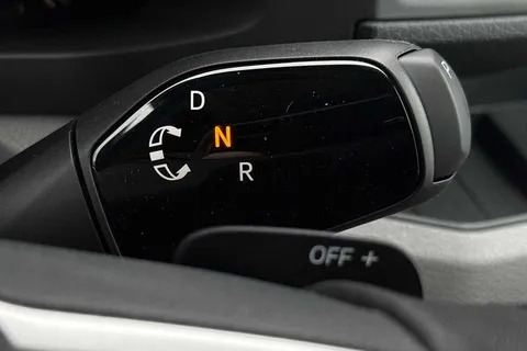 DF75TZJ Volkswagen Crafter CR35 Panel van Commerce Plus LWB 177 PS 2.0 TDI Auto 8sp-MY25/LED's/Camera Thumbnail #39