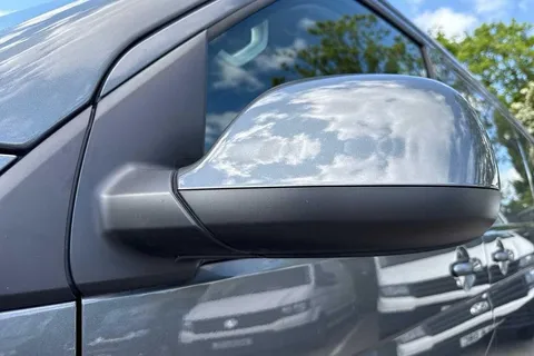 DE74WPW Volkswagen Transporter 2.0 TDI 110 Highline Van Thumbnail #27