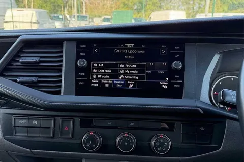 DE74VPL Volkswagen Transporter 2.0 TDI 110 Highline Van Thumbnail #42