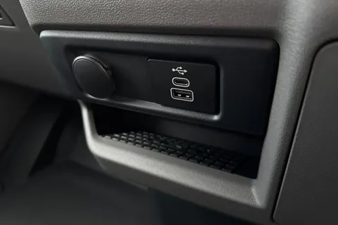 DC75BSO Volkswagen Transporter T28 Panel Van Commerce Pro SWB 150 PS 2.0 TDI 8sp Automatic Thumbnail #36