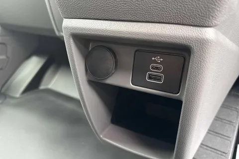 DC75CZG Volkswagen Transporter T28 Panel Van Commerce Plus SWB 110 PS 2.0 TDI 6sp Manual -  New Shape Thumbnail #36