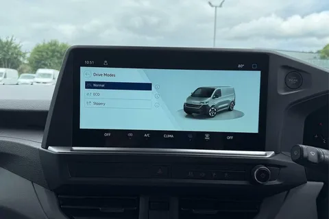 DC75CZG Volkswagen Transporter T28 Panel Van Commerce Plus SWB 110 PS 2.0 TDI 6sp Manual -  New Shape Thumbnail #49