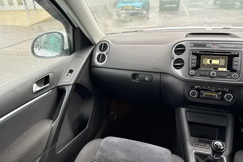 VE15VCC Volkswagen Tiguan 2.0 TDi BlueMotion Tech Match 5dr [2WD] Thumbnail #15