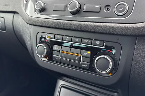 VE15VCC Volkswagen Tiguan 2.0 TDi BlueMotion Tech Match 5dr [2WD] Thumbnail #19