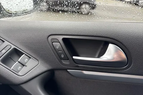 VE15VCC Volkswagen Tiguan 2.0 TDi BlueMotion Tech Match 5dr [2WD] Thumbnail #40