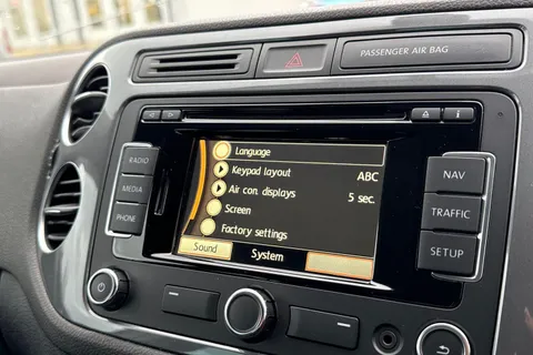 VE15VCC Volkswagen Tiguan 2.0 TDi BlueMotion Tech Match 5dr [2WD] Thumbnail #53