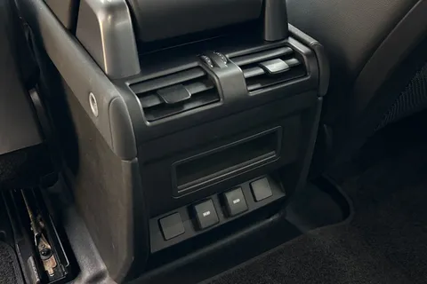 NX23PVW Land Rover Defender 3.0 D250 X-Dynamic SE 90 3dr Auto Thumbnail #19