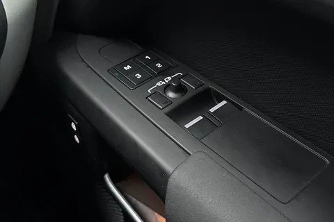 NX23PVW Land Rover Defender 3.0 D250 X-Dynamic SE 90 3dr Auto Thumbnail #26