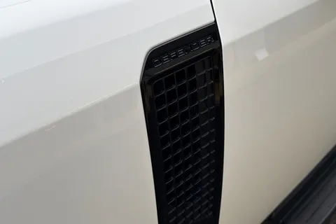 NX23PVW Land Rover Defender 3.0 D250 X-Dynamic SE 90 3dr Auto Thumbnail #34