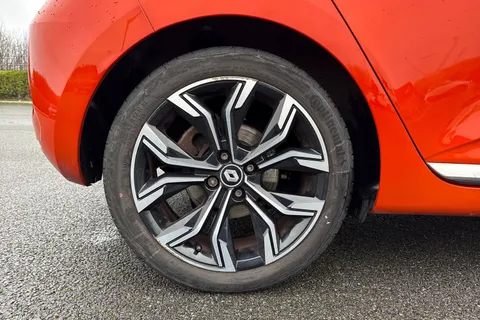 EJ72UYB Renault Clio 1.6 E-TECH Techno Auto Euro 6 (s/s) 5dr Thumbnail #10