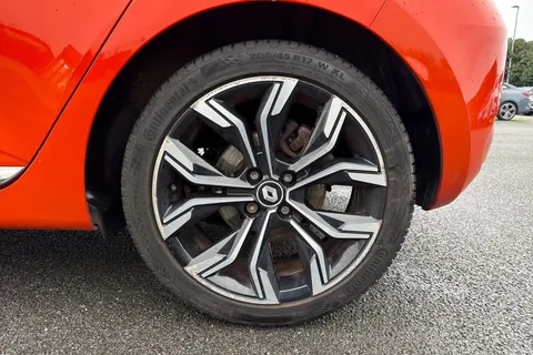 EJ72UYB Renault Clio 1.6 E-TECH Techno Auto Euro 6 (s/s) 5dr Thumbnail #12