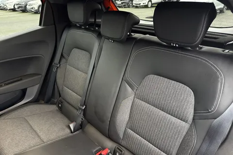 EJ72UYB Renault Clio 1.6 E-TECH Techno Auto Euro 6 (s/s) 5dr Thumbnail #18