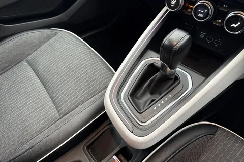 EJ72UYB Renault Clio 1.6 E-TECH Techno Auto Euro 6 (s/s) 5dr Thumbnail #22