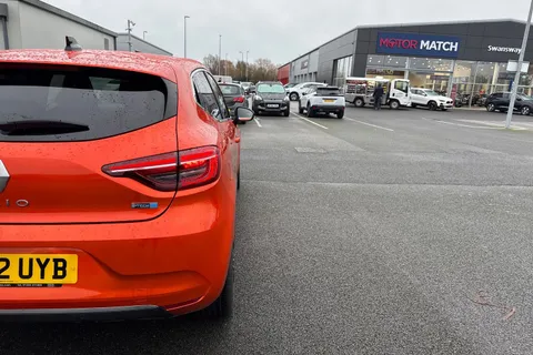 EJ72UYB Renault Clio 1.6 E-TECH Techno Auto Euro 6 (s/s) 5dr Thumbnail #31