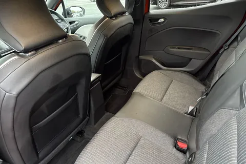 EJ72UYB Renault Clio 1.6 E-TECH Techno Auto Euro 6 (s/s) 5dr Thumbnail #33