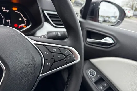 EJ72UYB Renault Clio 1.6 E-TECH Techno Auto Euro 6 (s/s) 5dr Thumbnail #36