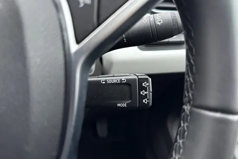 EJ72UYB Renault Clio 1.6 E-TECH Techno Auto Euro 6 (s/s) 5dr Thumbnail #37