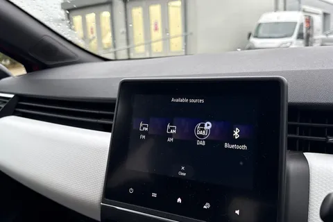 EJ72UYB Renault Clio 1.6 E-TECH Techno Auto Euro 6 (s/s) 5dr Thumbnail #40