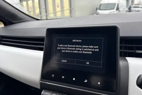 EJ72UYB Renault Clio 1.6 E-TECH Techno Auto Euro 6 (s/s) 5dr Thumbnail #42