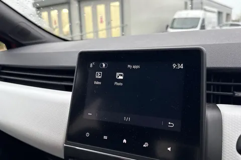 EJ72UYB Renault Clio 1.6 E-TECH Techno Auto Euro 6 (s/s) 5dr Thumbnail #43