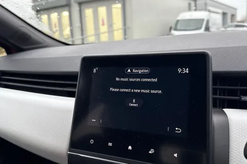 EJ72UYB Renault Clio 1.6 E-TECH Techno Auto Euro 6 (s/s) 5dr Thumbnail #44