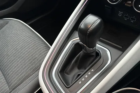 EJ72UYB Renault Clio 1.6 E-TECH Techno Auto Euro 6 (s/s) 5dr Thumbnail #52