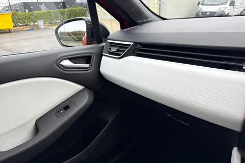 EJ72UYB Renault Clio 1.6 E-TECH Techno Auto Euro 6 (s/s) 5dr Thumbnail #58