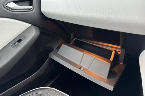 EJ72UYB Renault Clio 1.6 E-TECH Techno Auto Euro 6 (s/s) 5dr Thumbnail #59