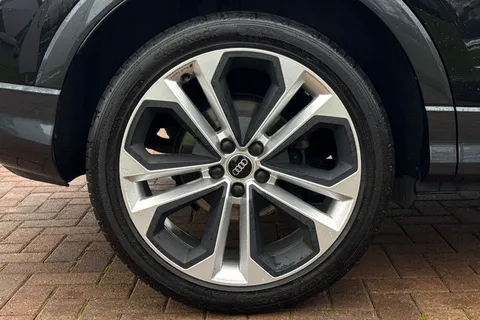 C25LAU Audi Q3 Black Edition 35 TFSI  150 PS S tronic Thumbnail #6