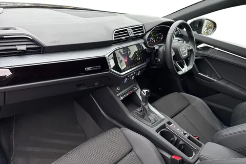 C25LAU Audi Q3 Black Edition 35 TFSI  150 PS S tronic Thumbnail #8