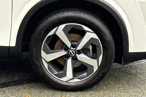 MM23FCN Nissan Qashqai 1.3 DIG-T MHEV N-Connecta Euro 6 (s/s) 5dr Thumbnail #10