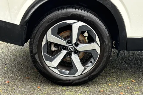 MM23FCN Nissan Qashqai 1.3 DIG-T MHEV N-Connecta Euro 6 (s/s) 5dr Thumbnail #11