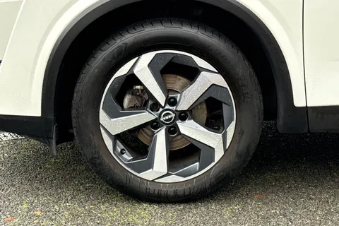 MM23FCN Nissan Qashqai 1.3 DIG-T MHEV N-Connecta Euro 6 (s/s) 5dr Thumbnail #13