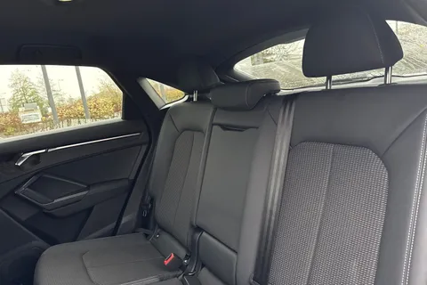 C25LAU Audi Q3 Black Edition 35 TFSI  150 PS S tronic Thumbnail #13
