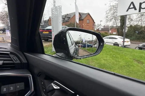 C25LAU Audi Q3 Black Edition 35 TFSI  150 PS S tronic Thumbnail #17