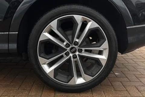 C25LAU Audi Q3 Black Edition 35 TFSI  150 PS S tronic Thumbnail #23