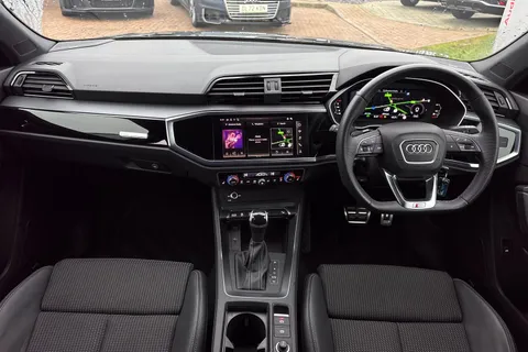 C25LAU Audi Q3 Black Edition 35 TFSI  150 PS S tronic Thumbnail #30